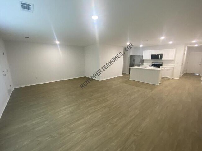 Building Photo - 103 E Fredonia Ct
