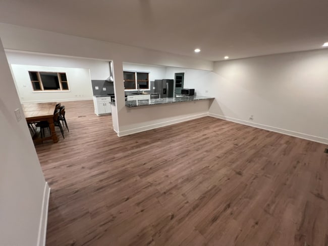 Building Photo - 705 Parkway Dr
