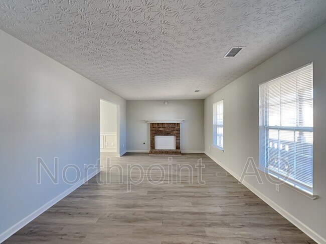 Building Photo - 421 Trinity Tr