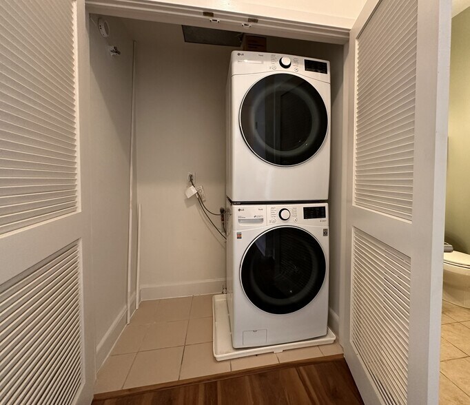 Building Photo - 55 Mallory Ave