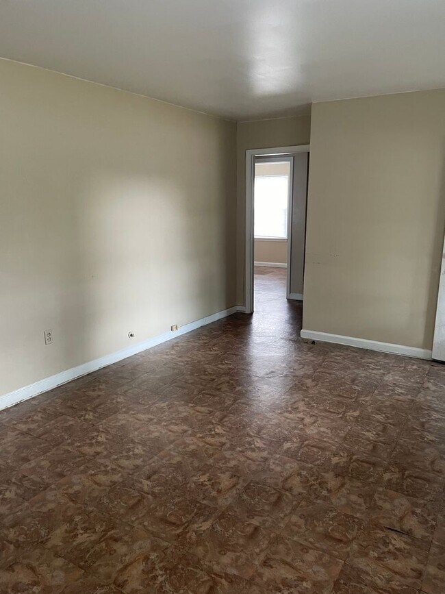 Building Photo - 255 Palmyra St