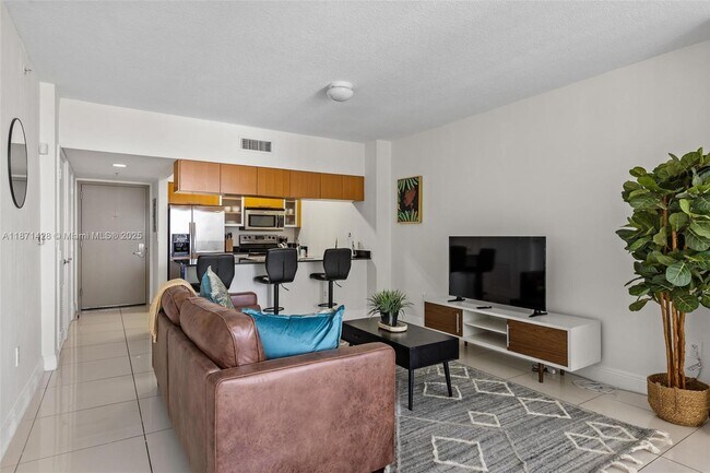 Building Photo - 1750 N Bayshore Dr