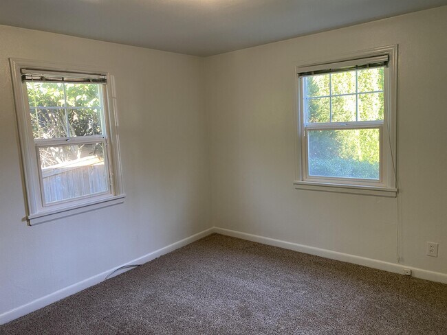 Building Photo - 5621 Fauntleroy Way SW