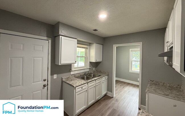 Building Photo - 2100 Worthington Cir