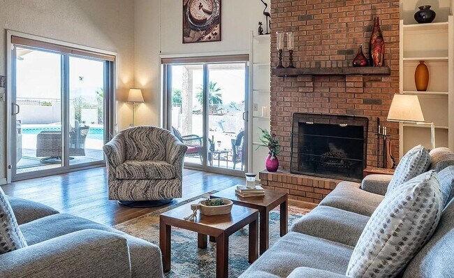 Building Photo - FULLY FURNISHED - LONG TERM RENTAL 3 Bedro...
