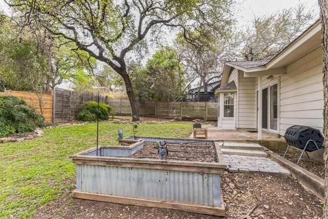 Building Photo - 2203 Farnswood Cir