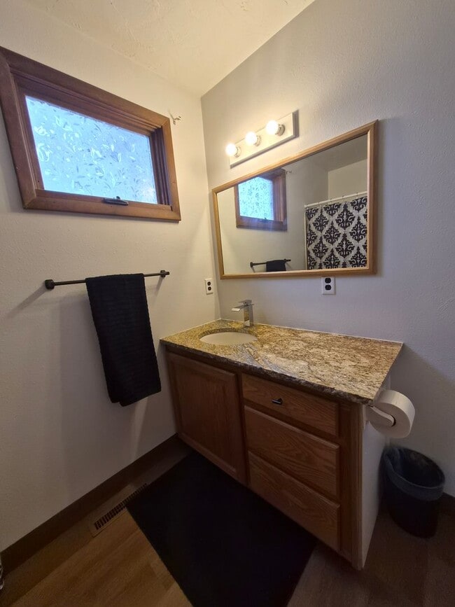 Building Photo - 527 N Franklin St