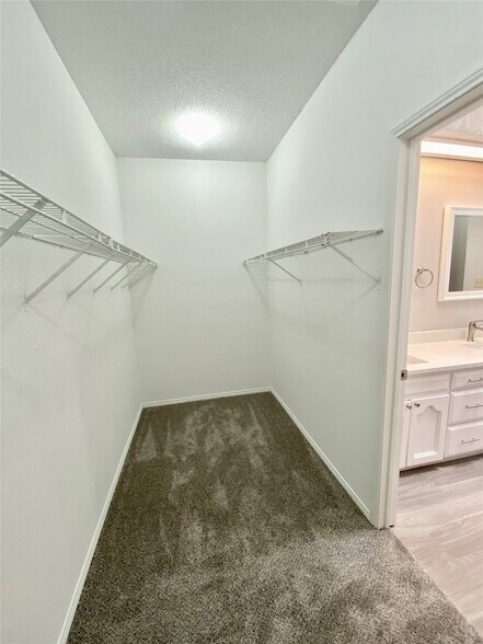 Building Photo - 500 Norwood Pl