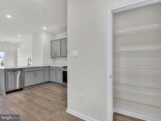 Building Photo - 723 Courier Ln