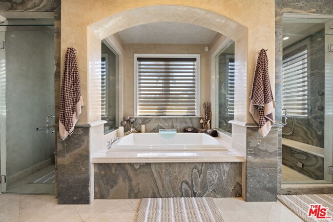 Building Photo - 2023 Parnell Ave