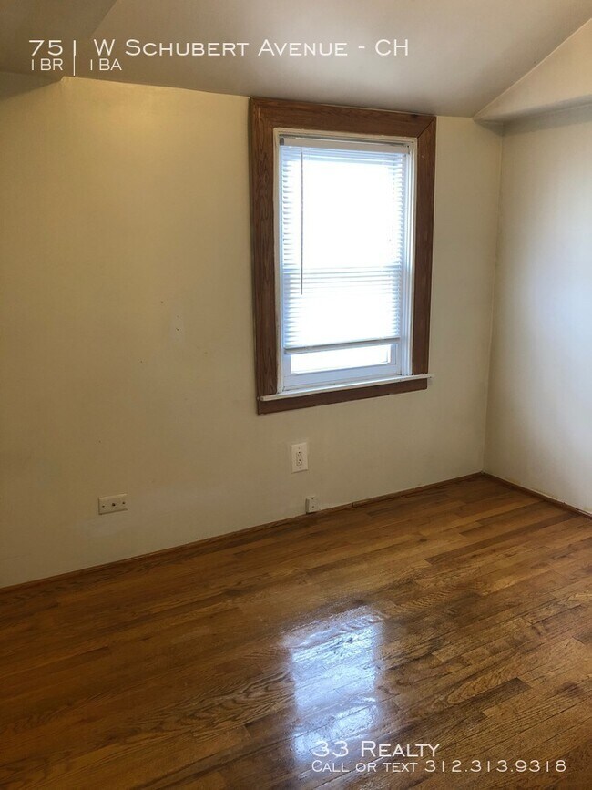 Building Photo - Great 1 Bed Coach House in Heart of LP!