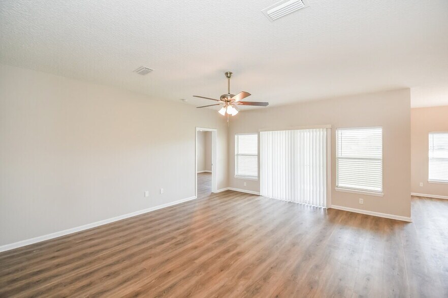 Building Photo - 9287 Hawkeye Dr