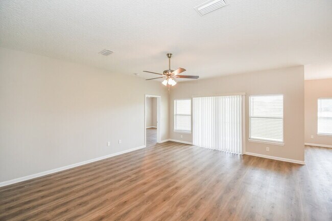 Building Photo - 9287 Hawkeye Dr