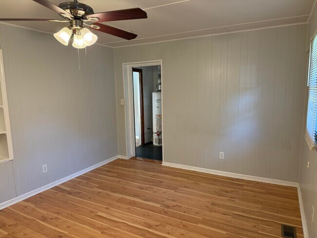Building Photo - 2503 Apricot Ln