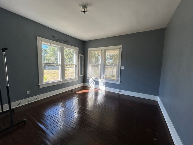 Building Photo - Spacious Shreveport Gem