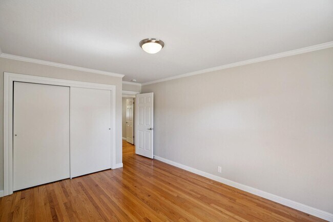 Building Photo - Spacious 3 bed 2 bath Home with Detached 1 bed 1 bath ADU in Los Altos!