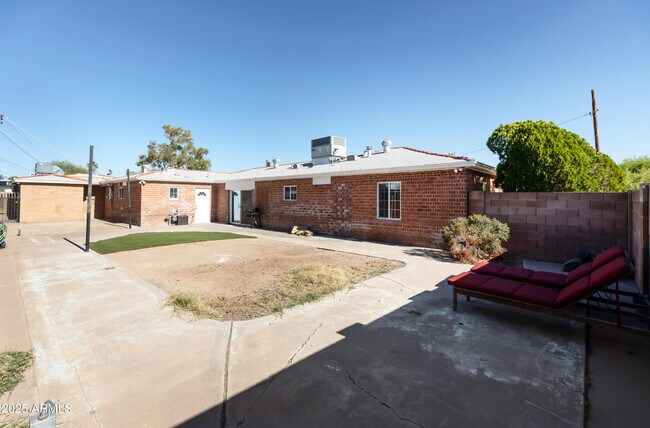Building Photo - 1330 E Monte Vista Rd