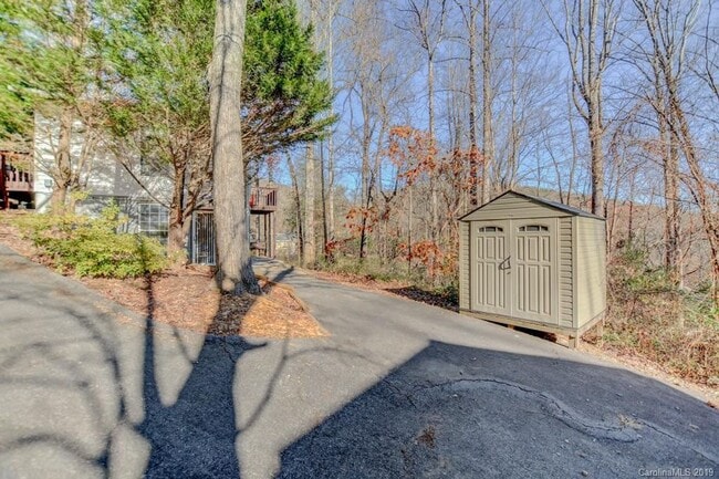 Building Photo - Westwood Duplex
