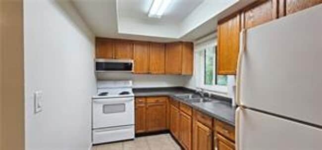 Building Photo - Cute 2/1 duplex - Freshly painted