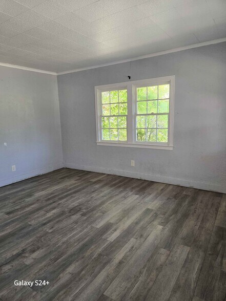 Building Photo - 1102 S Western St