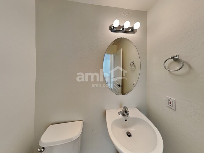 Building Photo - 1811 W Desert Canyon Dr