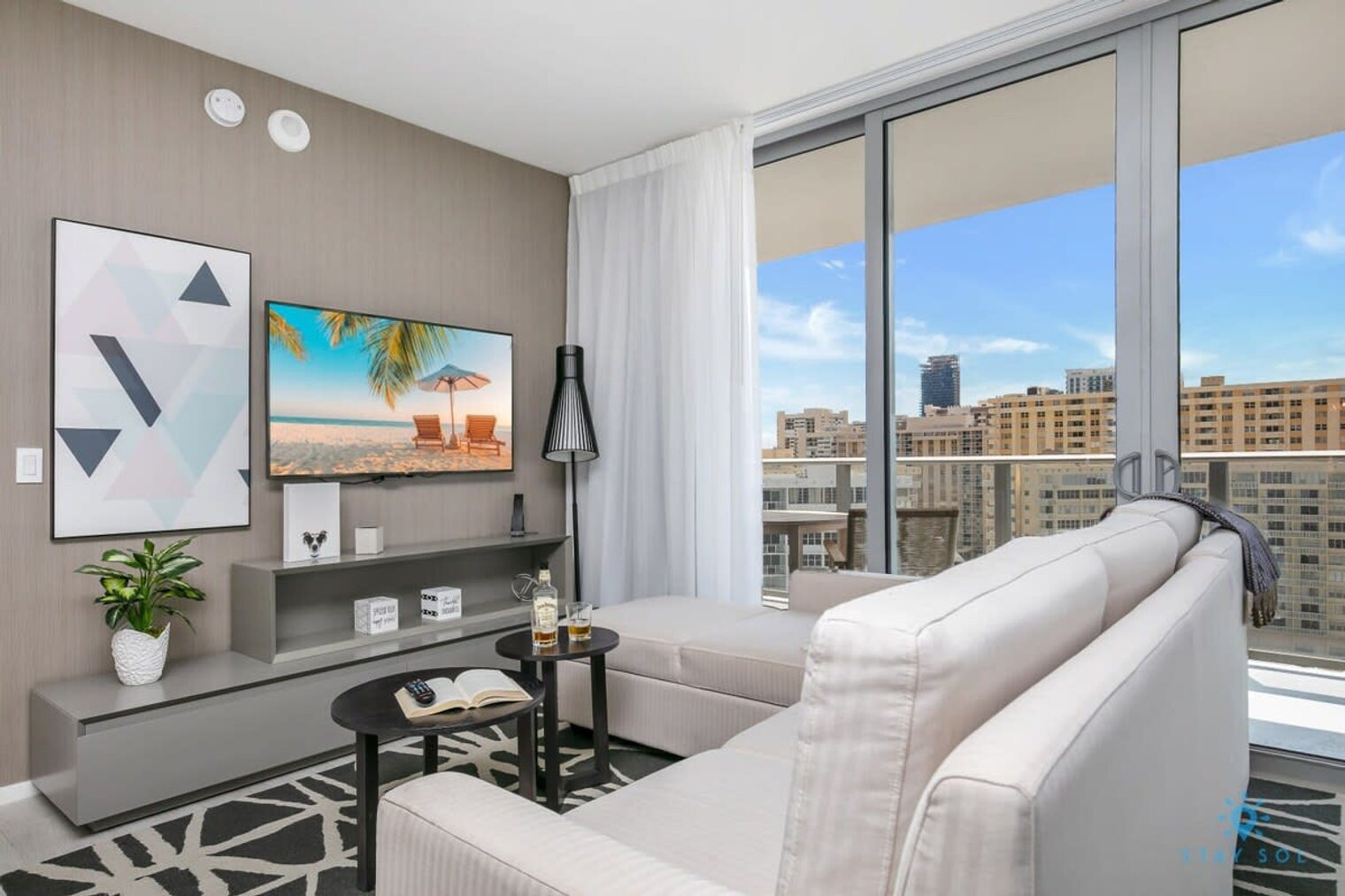 Building Photo - 4010 S Ocean Dr