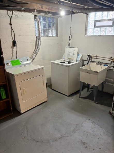 Washer & Dryer - 2360 Chickasaw St