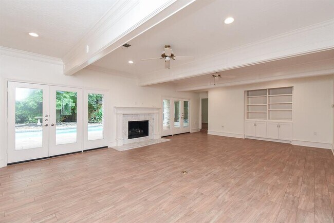 Building Photo - 807 Herdsman Dr