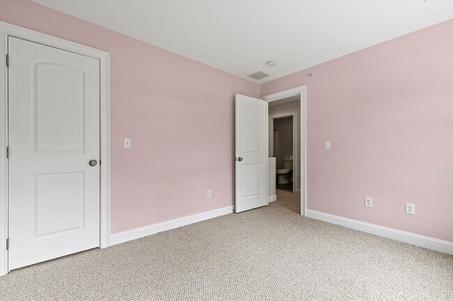 Building Photo - 30 Daylily Ln