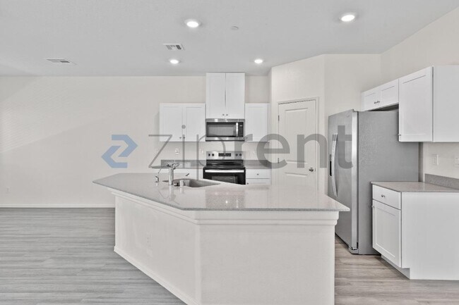 Building Photo - Unit Unit 3