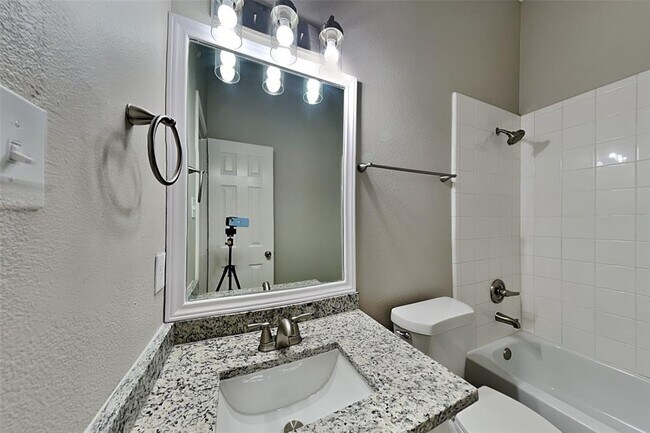 Building Photo - 26953 Kings Crescent Dr
