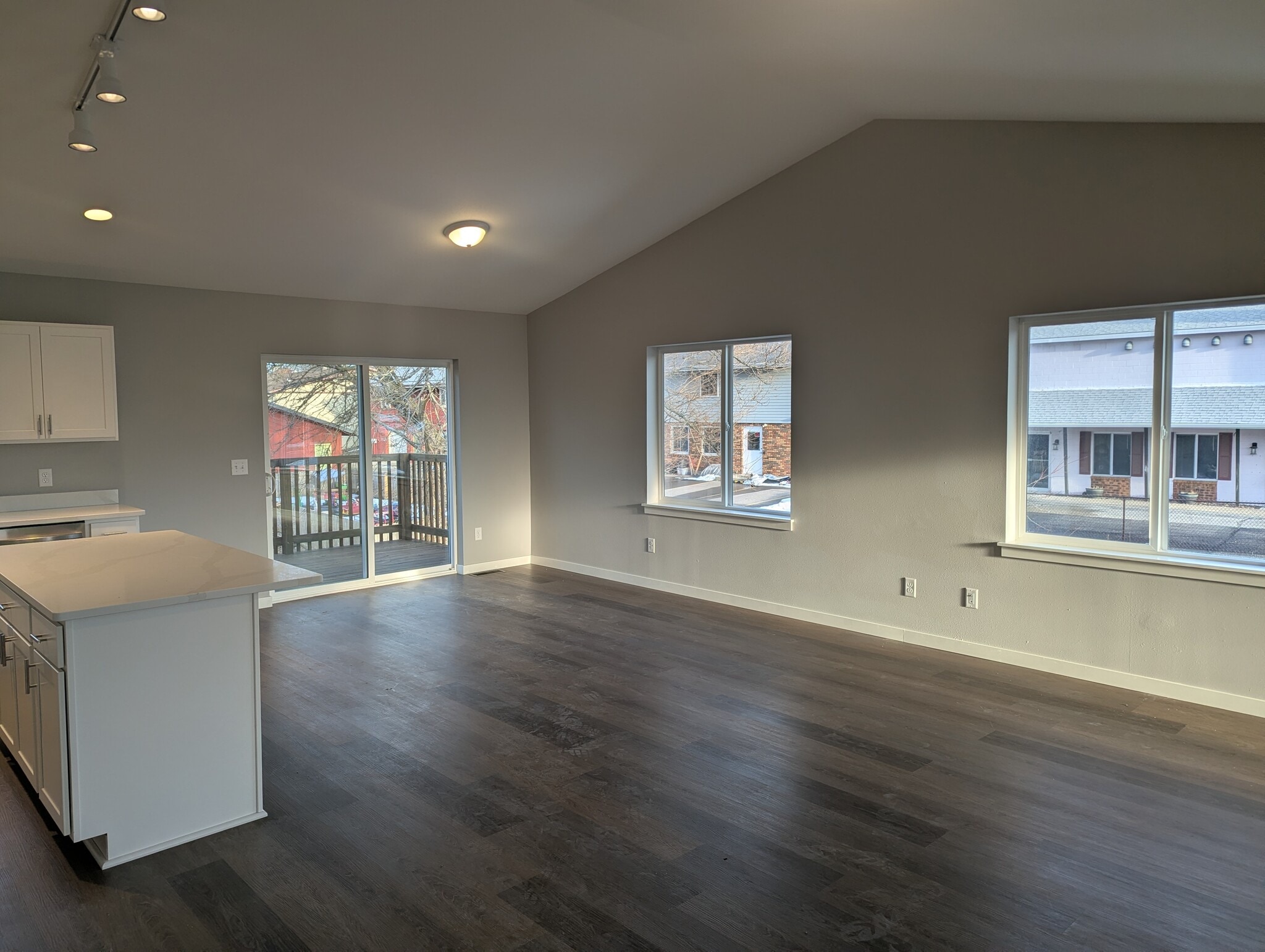 Building Photo - 132 Chalet Dr