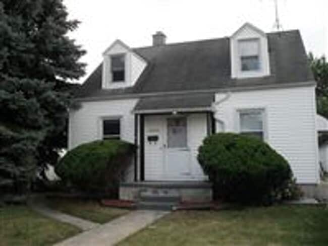 Primary Photo - 3 Bedroom, 1 Bath Home Move-In Ready! Sec....