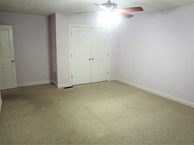 Building Photo - Spacious Detached Home in Great Location a...