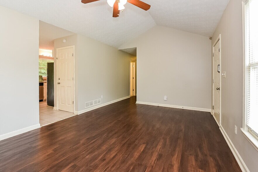 Building Photo - 131 Aztec Way SE