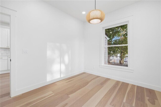 Building Photo - 7 Sheffield Ave