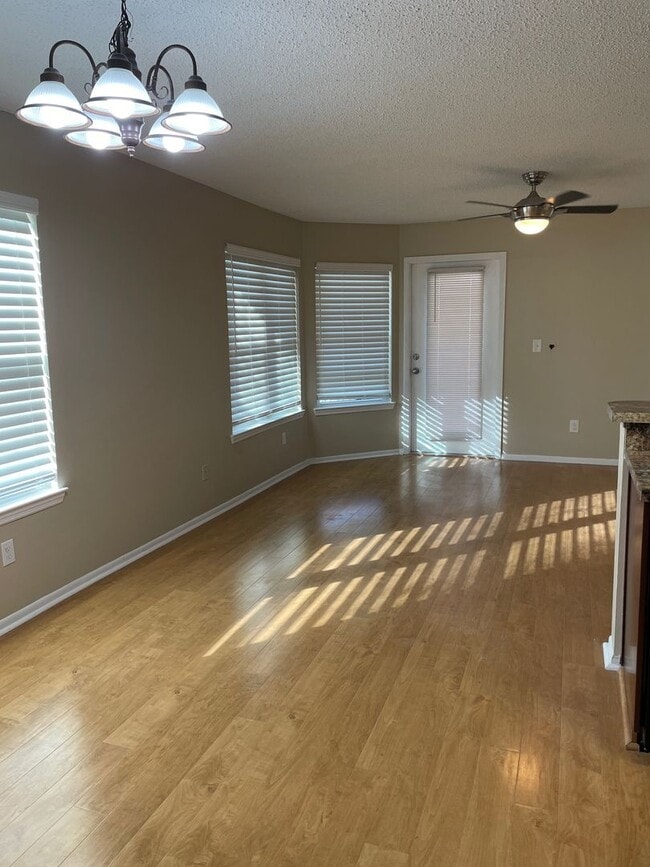 Building Photo - RENT SPECIAL-Regency Park at Lake Mary Corner Unit with Wrap-Around Balcony!