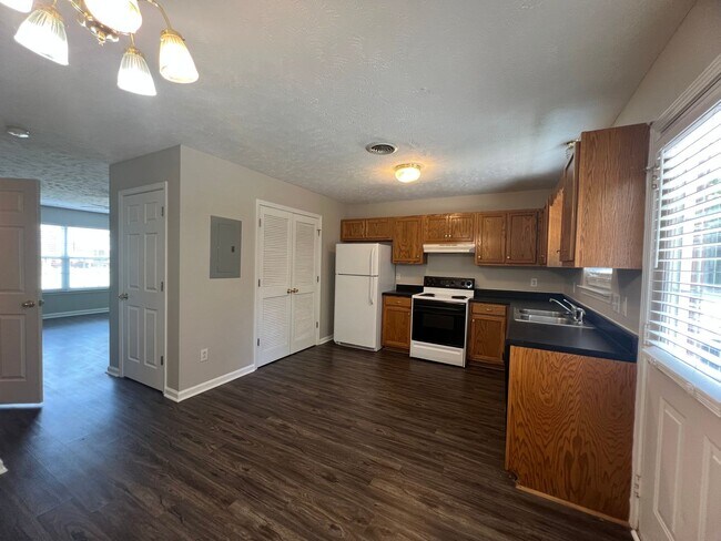 Building Photo - MOVE IN SPECIAL!  HALF OFF FIRST MONTHS RENT!