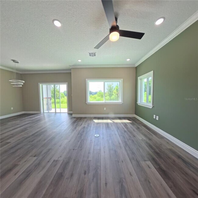 Building Photo - 1835 Brentwood Ct