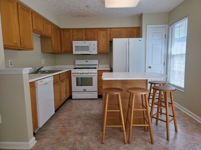 Building Photo - 705 Pine Drift Dr