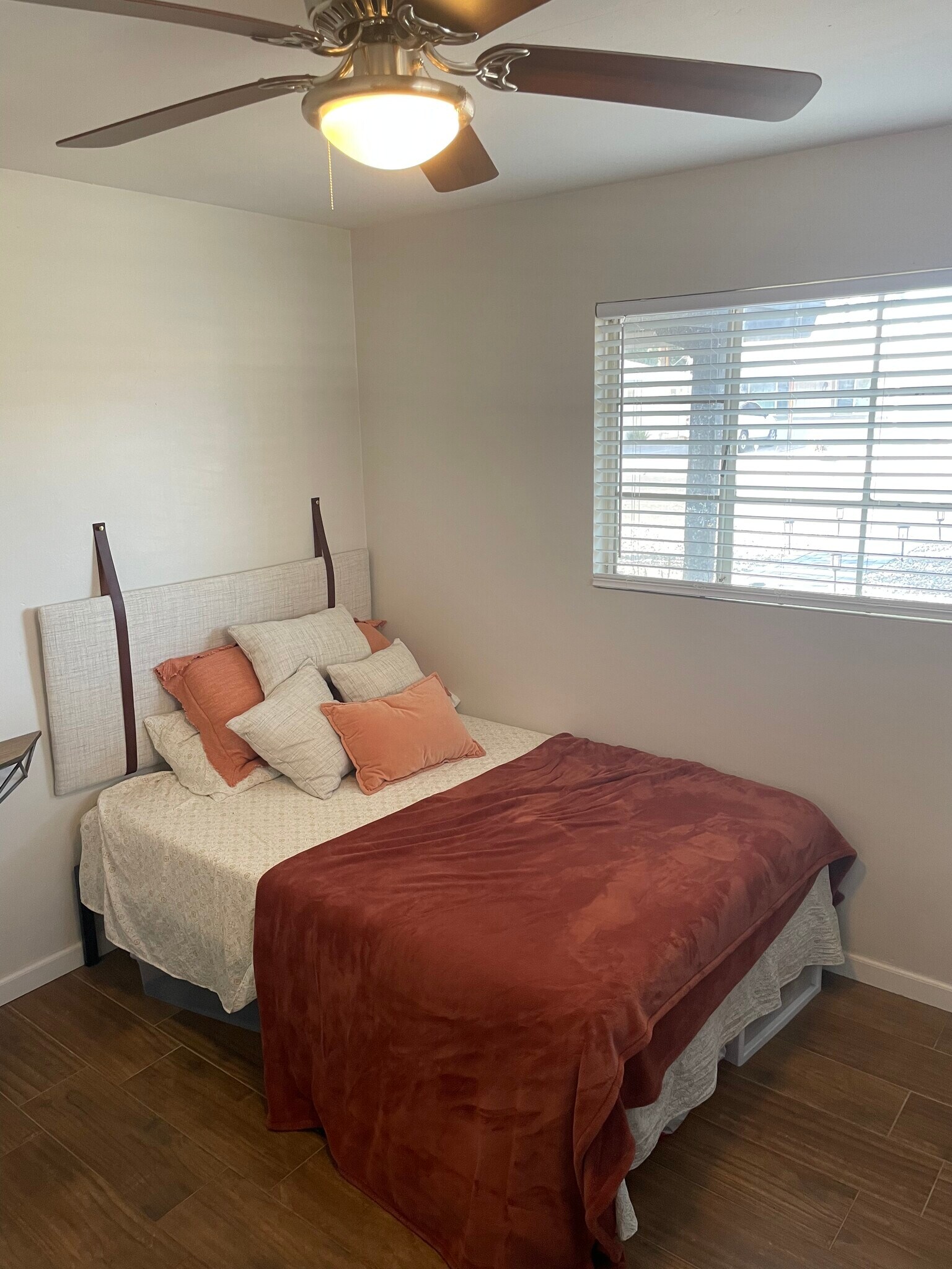 Room 2 - 911 E San Juan Ave
