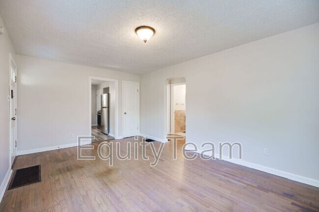 Building Photo - 6949 Marbev Dr