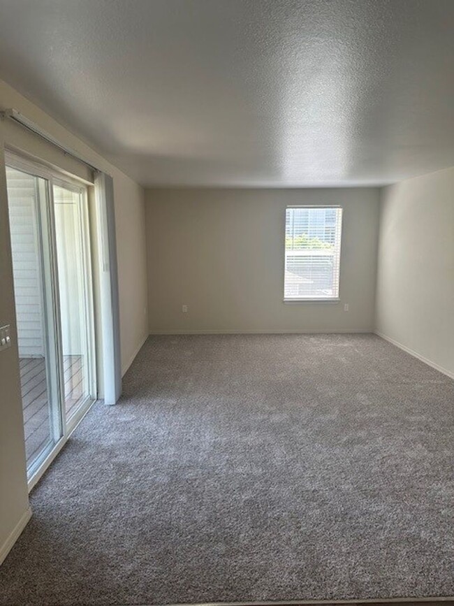 Interior Photo - Trailside
