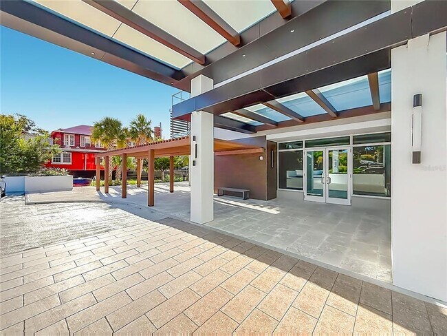 Building Photo - 900 N Osceola Ave