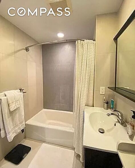 Building Photo - 456 W 167th St