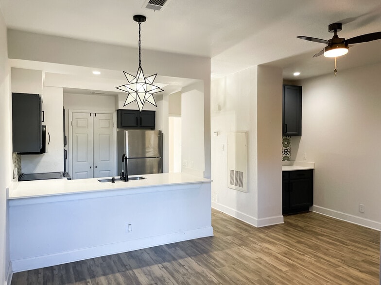 Primary Photo - Four Park Place