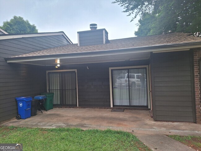 Building Photo - 1514 Stoneleigh Cir