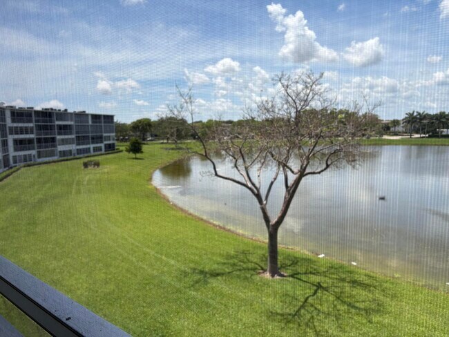 Building Photo - 3082 Cornwall E
