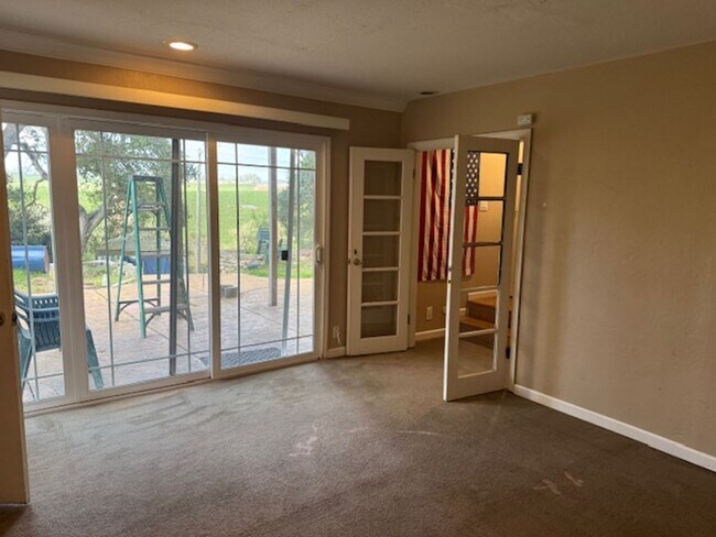 Building Photo - Oak Hills (15425)