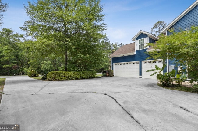 Building Photo - 185 Sunset Dr